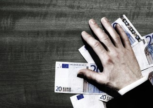 Una banca per trasferire denaro dalla Campania verso il Lazio